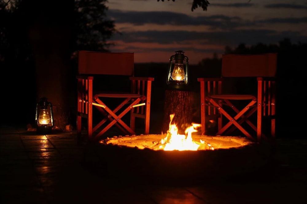 Ivory Wilderness River Rock Lodge 2/24