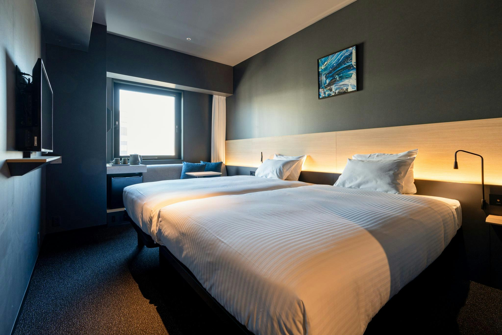 Medium, Twin Beds