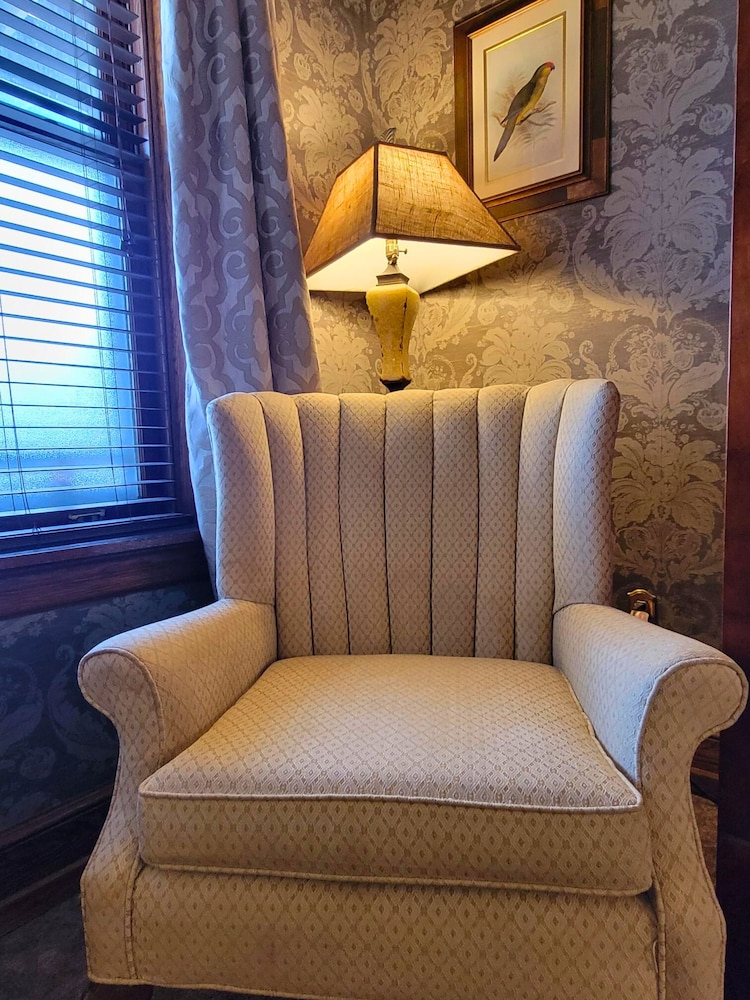 Altland House Inn and Suites 29/50