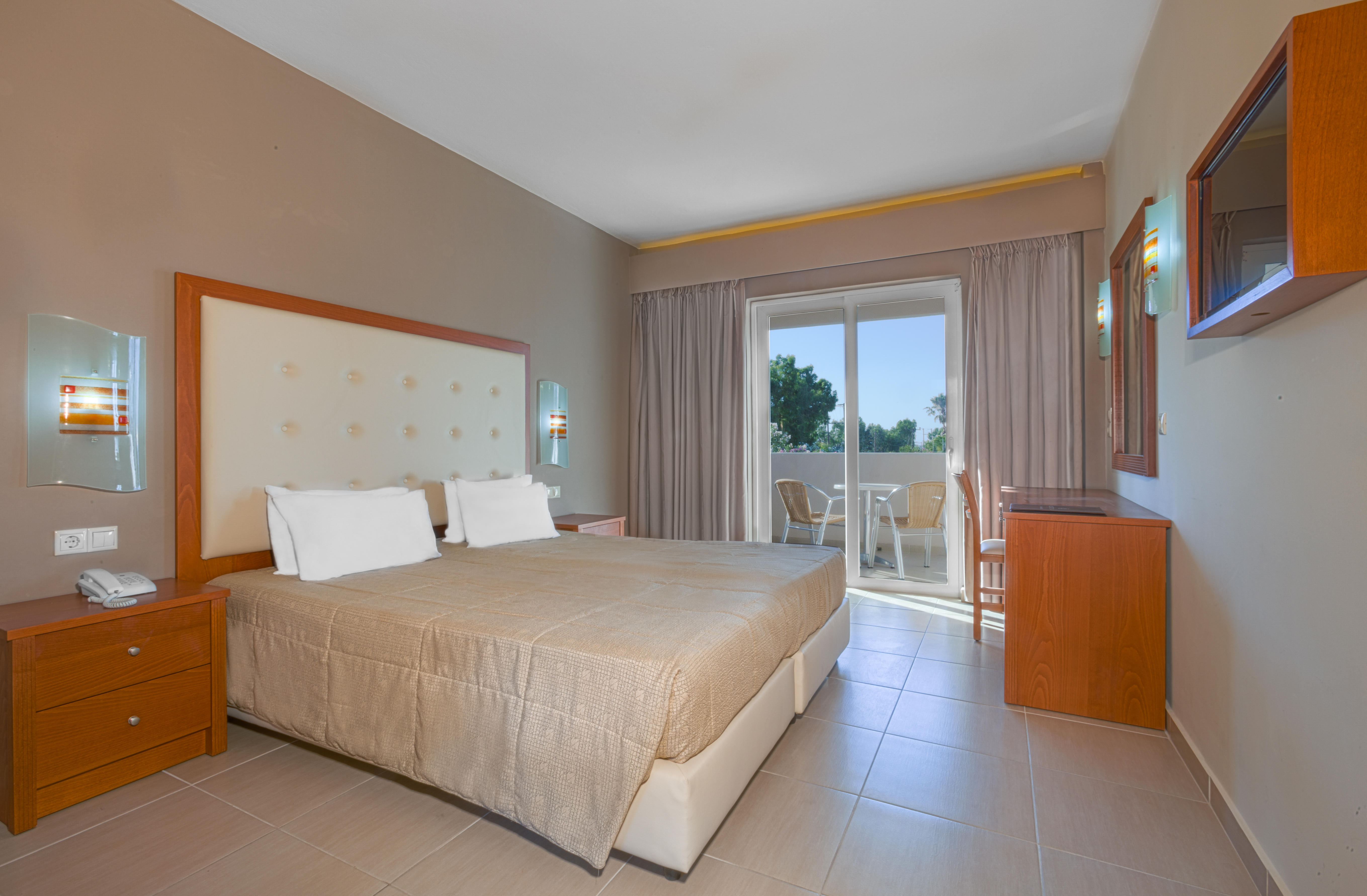 Esperia Hotel 24/50