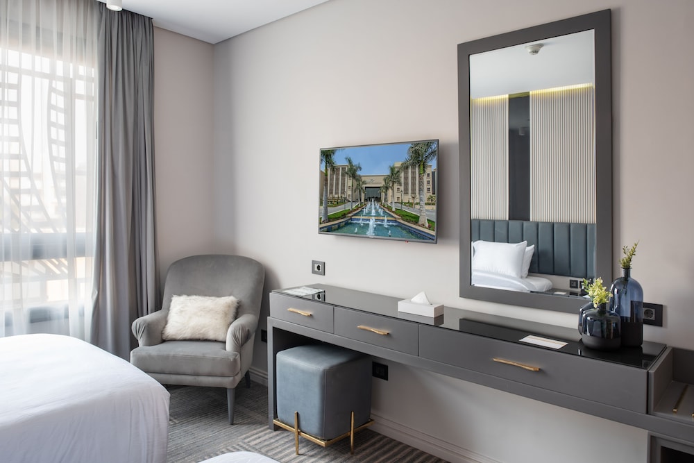 Triumph Luxury Hotel 48/64