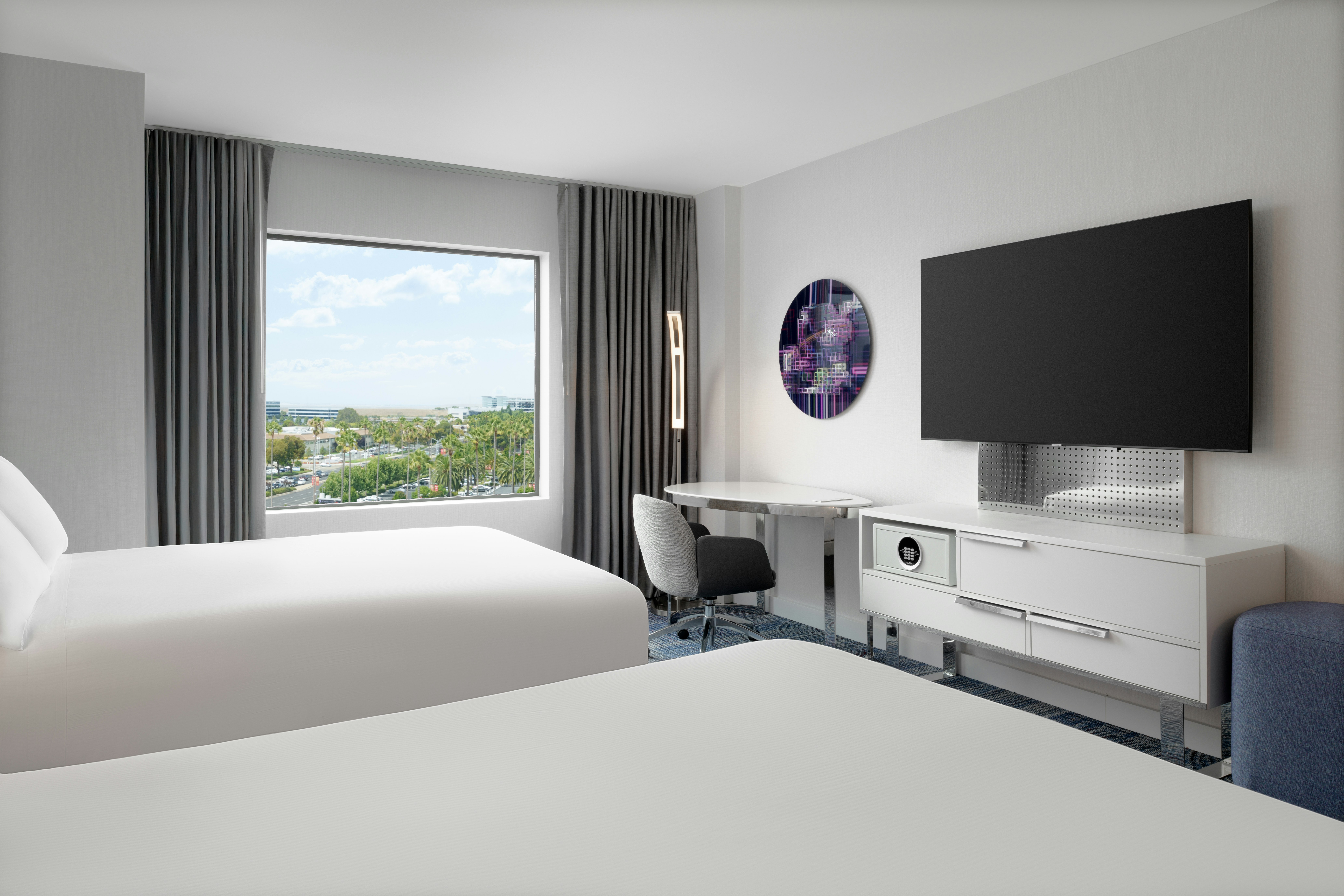 Superior, 2 Queen Beds, City View