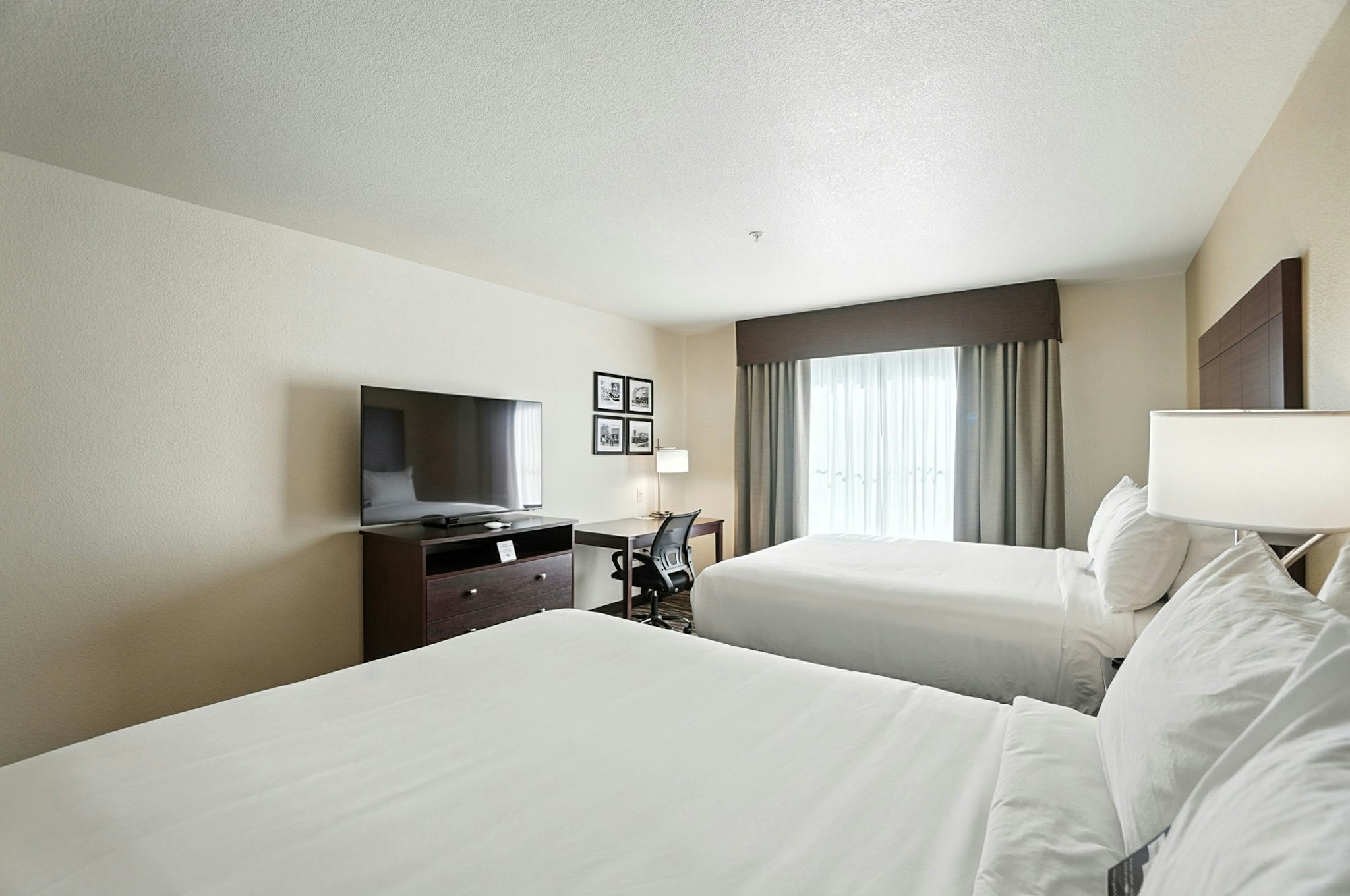 Cobblestone Hotel & Suites-Bellefontaine 11/50