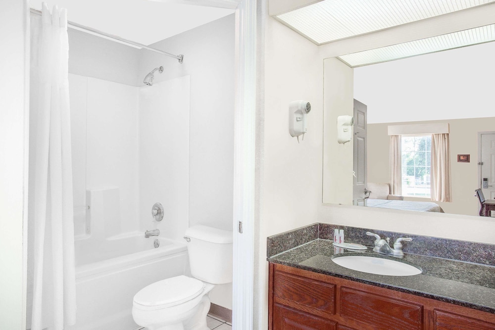 Baymont By Wyndham Roanoke Rapids 6/24