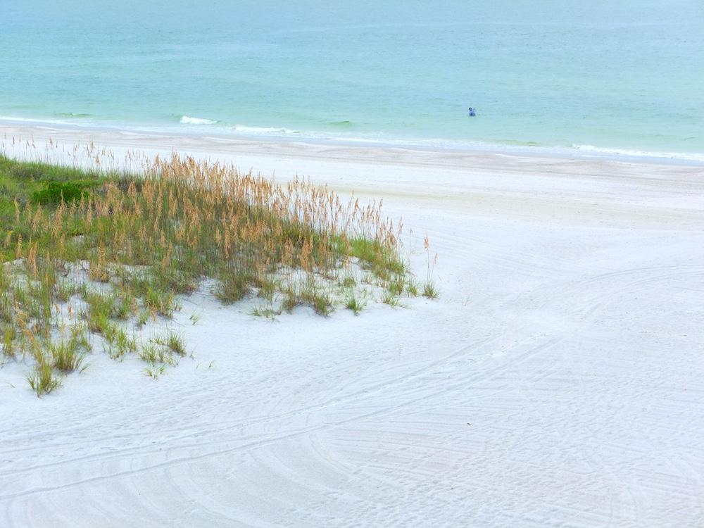 Barefoot Beach Hotel 32/70