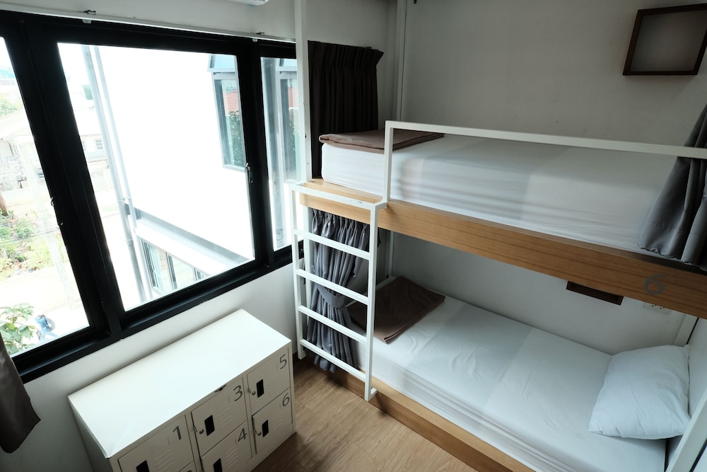 FEMALE DORM, FEMALE ONLY, STANDARD