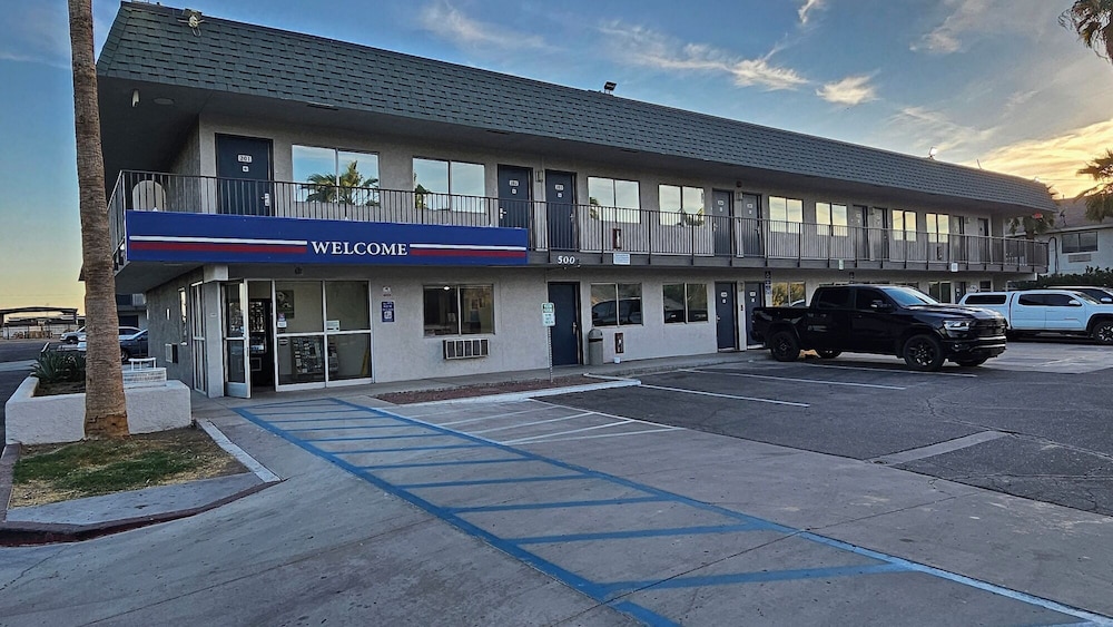 Motel6 Blythe, CA 56/65