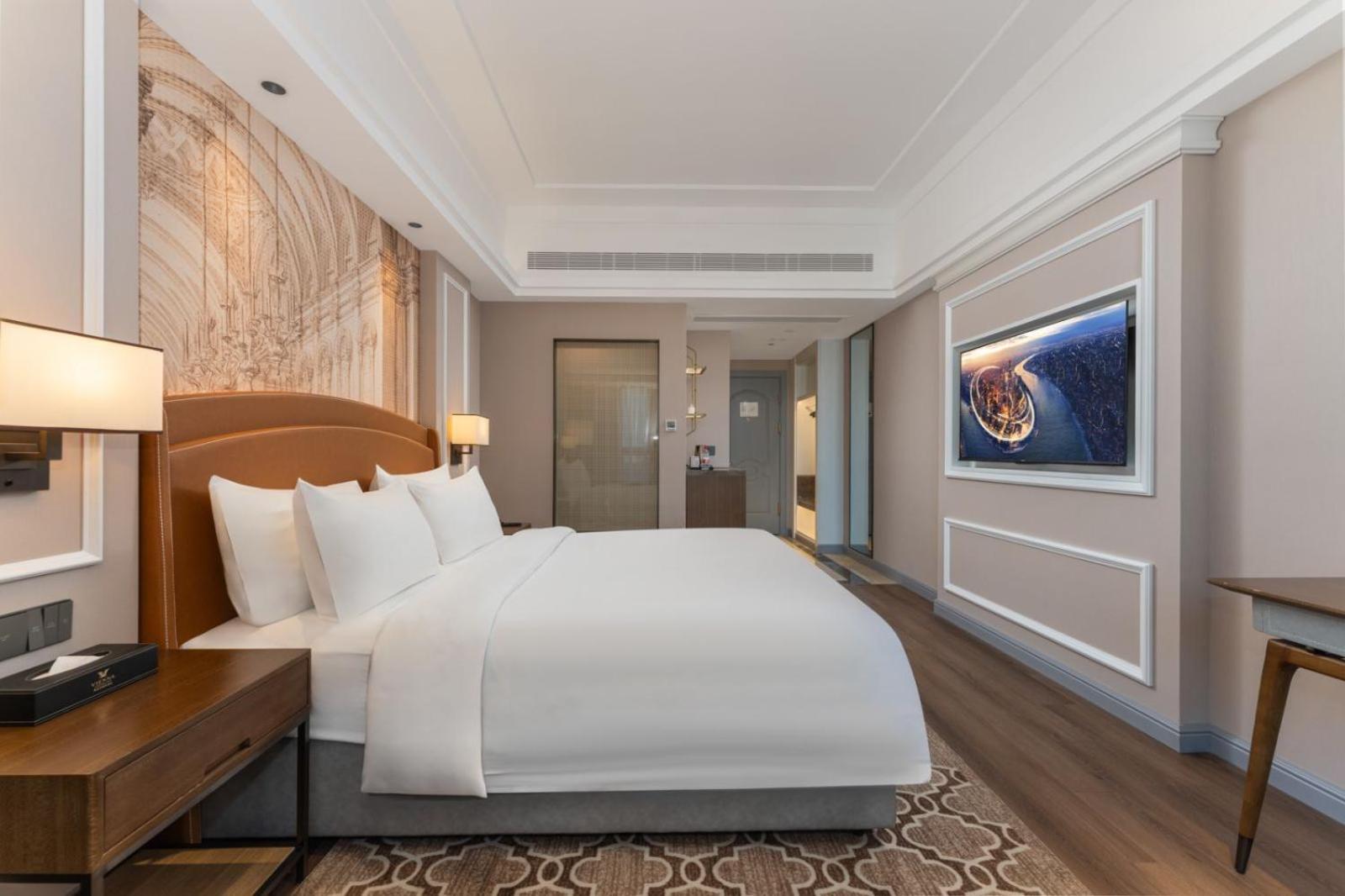 Vienna International Hotel (Shanghai National Exhibition and Convention Center Cao'an Road) 9/28