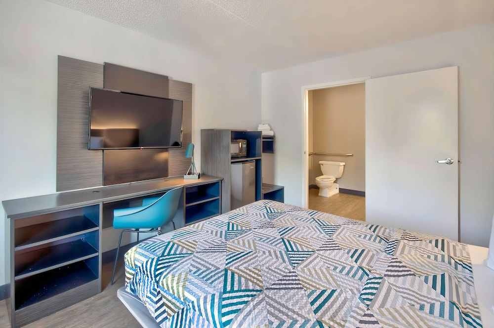 Motel6 Warren, MI - Detroit East 12/54