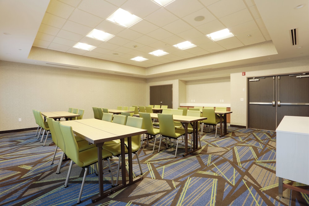 Holiday Inn Express Oneonta 57/62