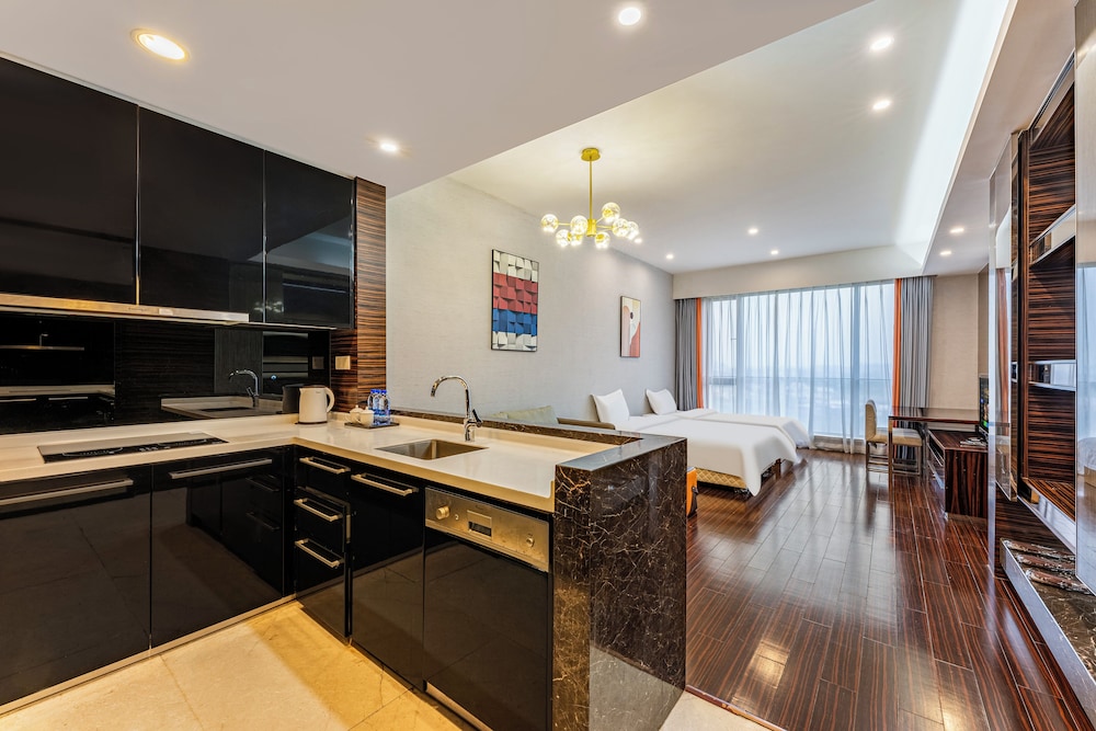 Estay Residence Poly World Trading Center 46/64