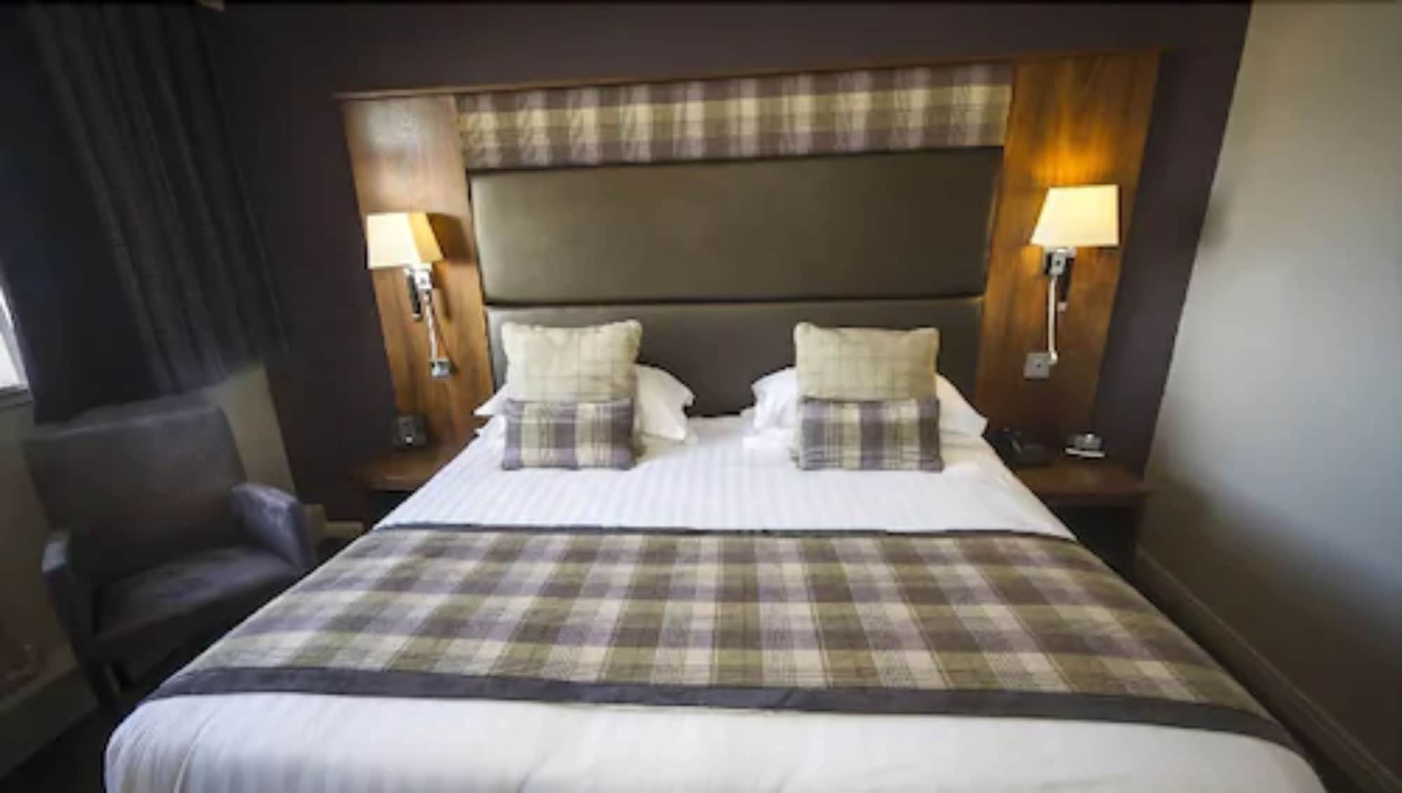 EXECUTIVE, DOUBLE OR TWIN BED