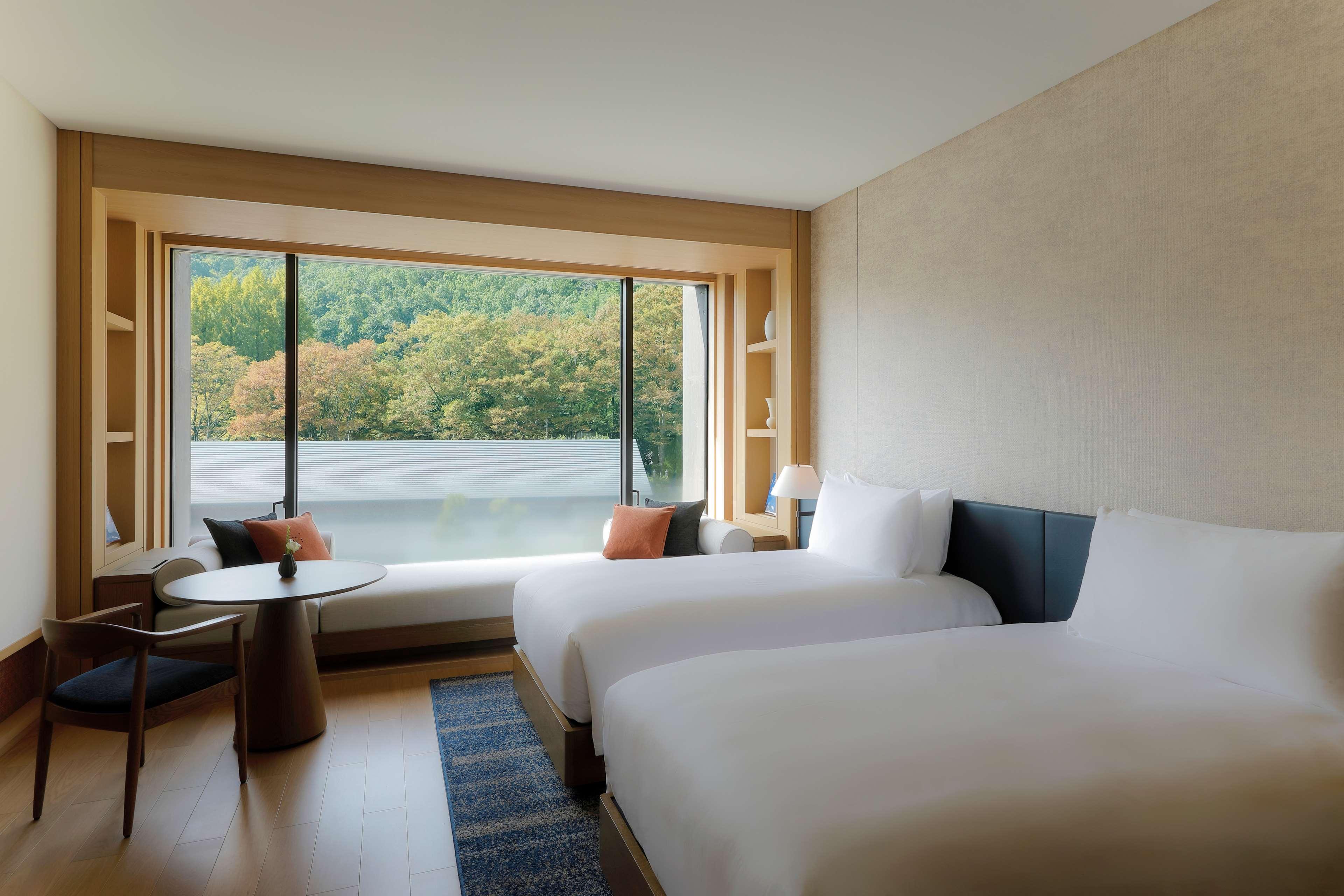 Deluxe, Twin Beds, Sofa