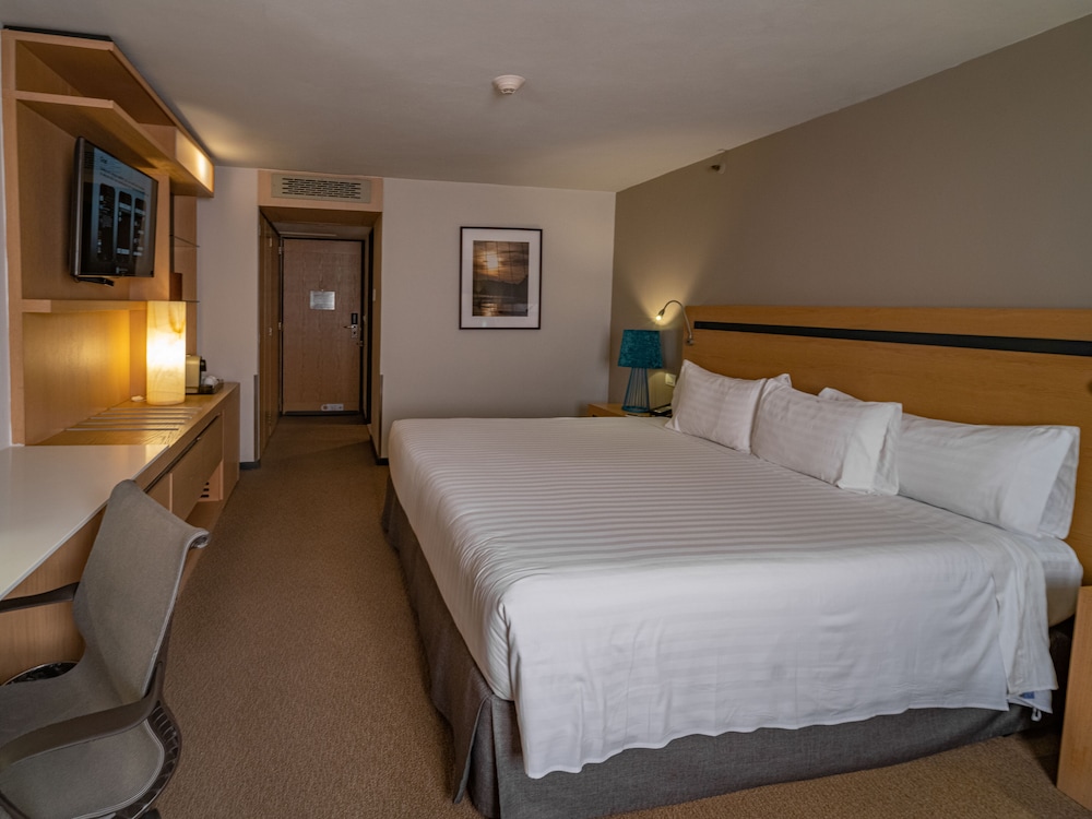 JUNIOR SUITE, KING BED
