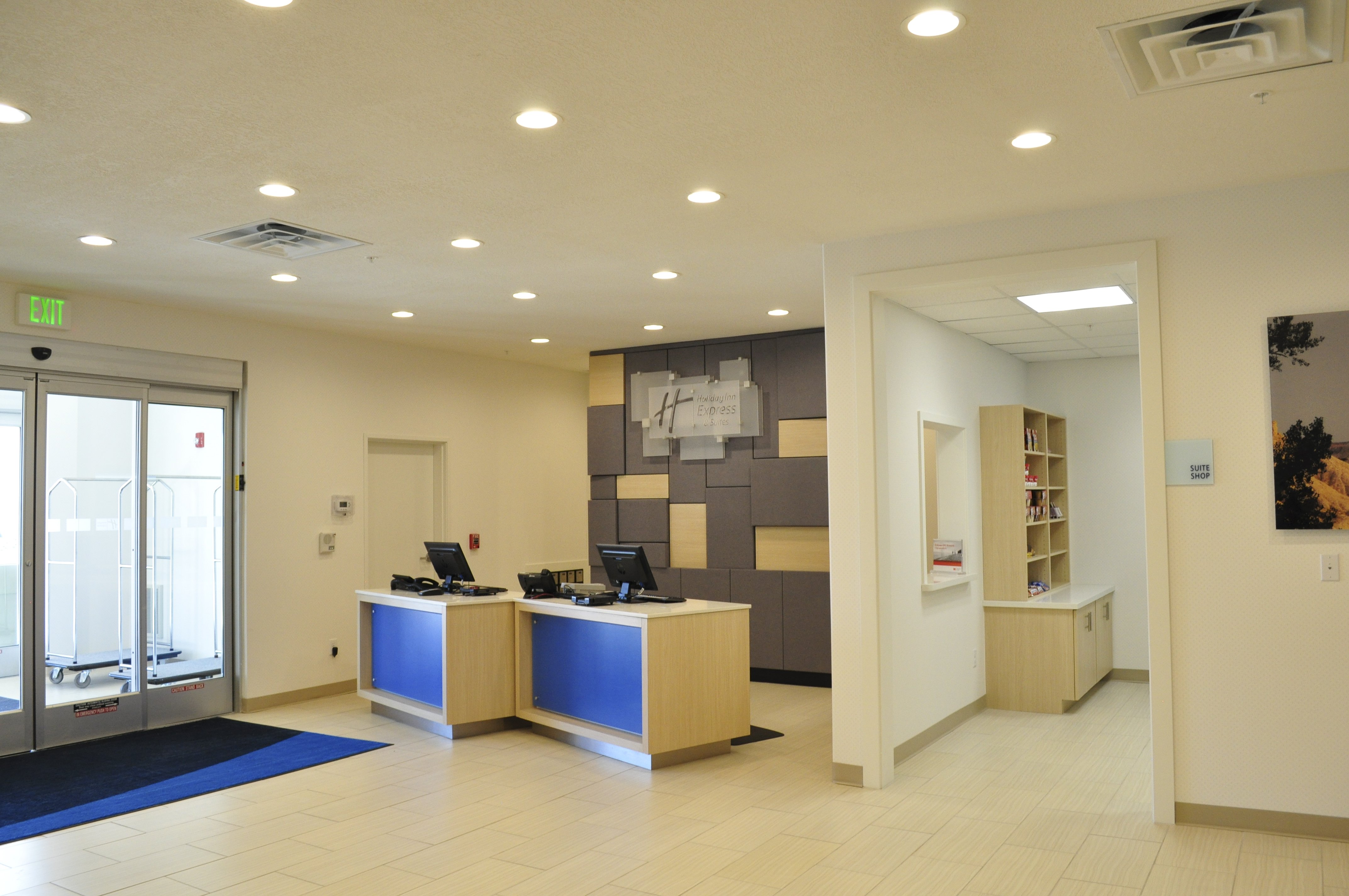 Holiday Inn Express Suites Price 3/51