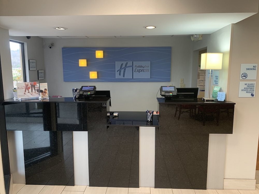 Holiday Inn Express Hotel and Suites Knoxville-North-I-75 Exit 112 7/61