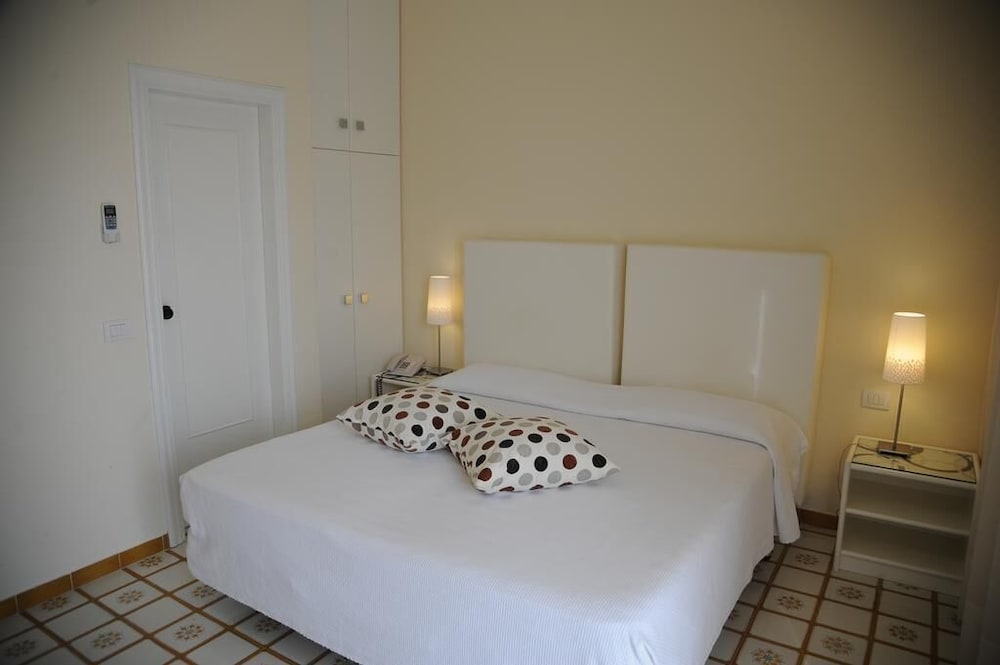 Via Capo Rooms 2/9