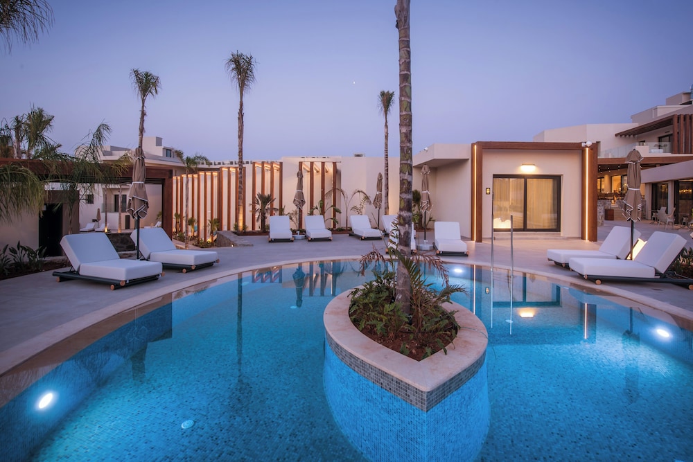 Noble Hotel Suites 45/50