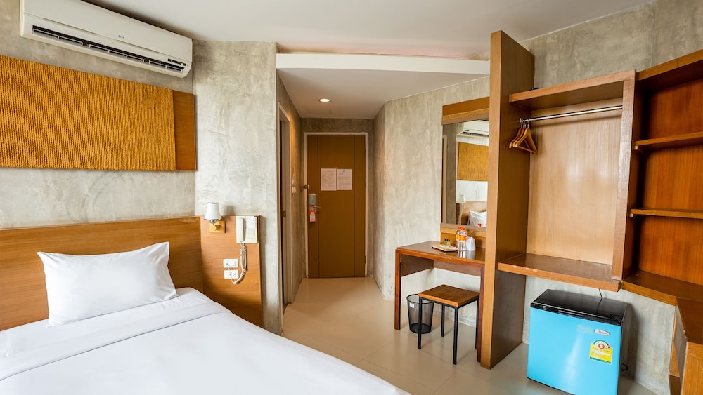 B2 Jomtien Pattaya Boutique Budget Hotel 40/60