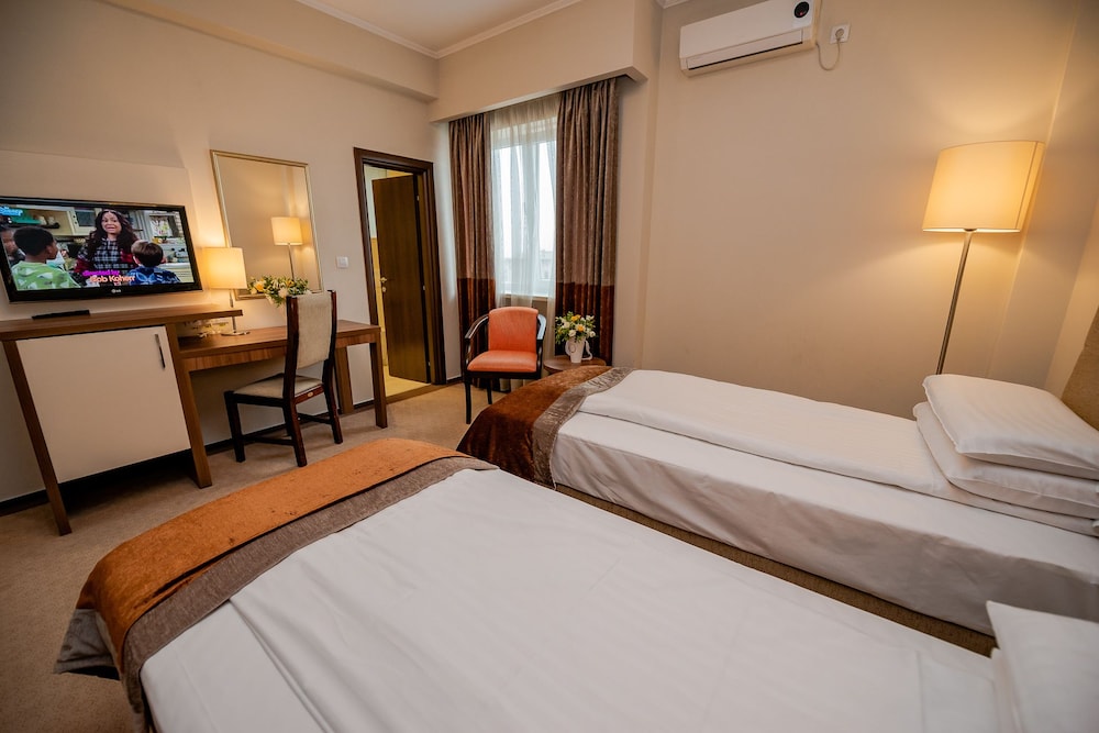 Ambasador Hotel 13/76