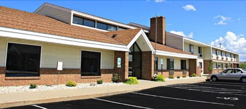 Baymont by Wyndham Waupun 2/31