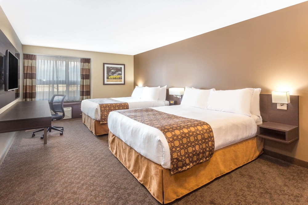 Microtel Inn And Suites By Wyndham Whitecourt 14/41