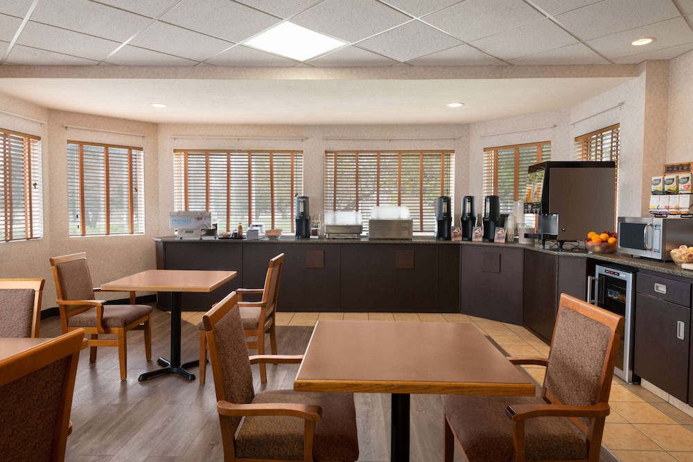 Days Inn by Wyndham Swift Current 32/41