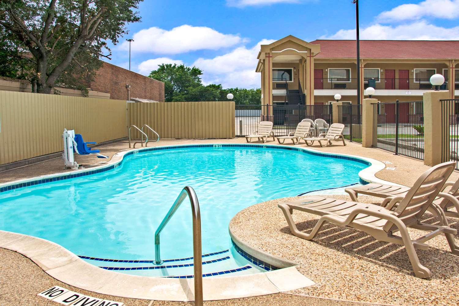 Super 8 by Wyndham Houston/Brookhollow NW 10/34