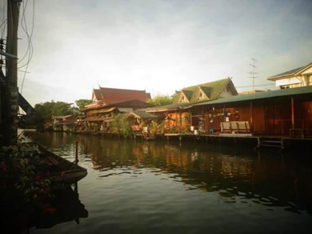 BANG LUANG HOUSE BANGKOK 61/70