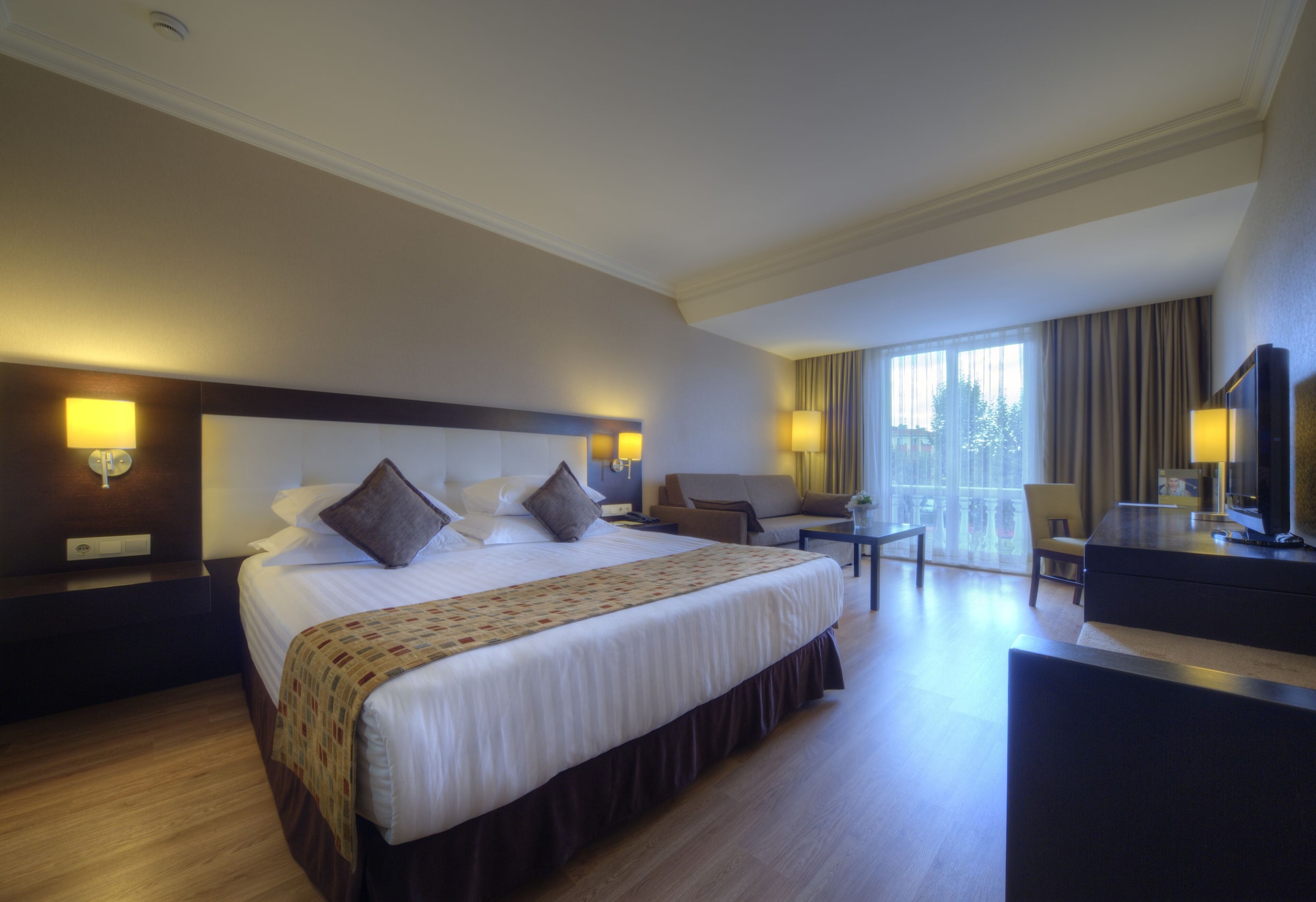 DELUXE, DOUBLE BED