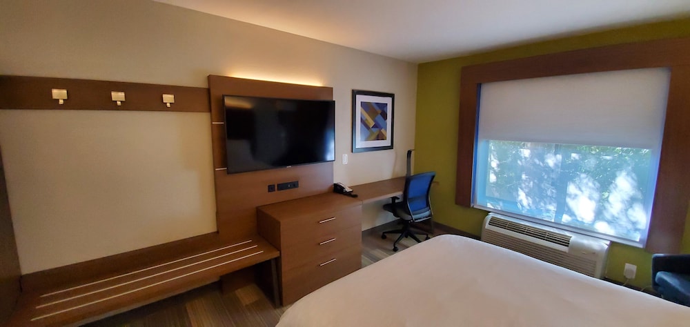 Holiday Inn Express Hotel And Suites Kinston 34/72