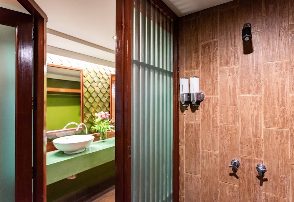 Dang Derm Hotel 68/68