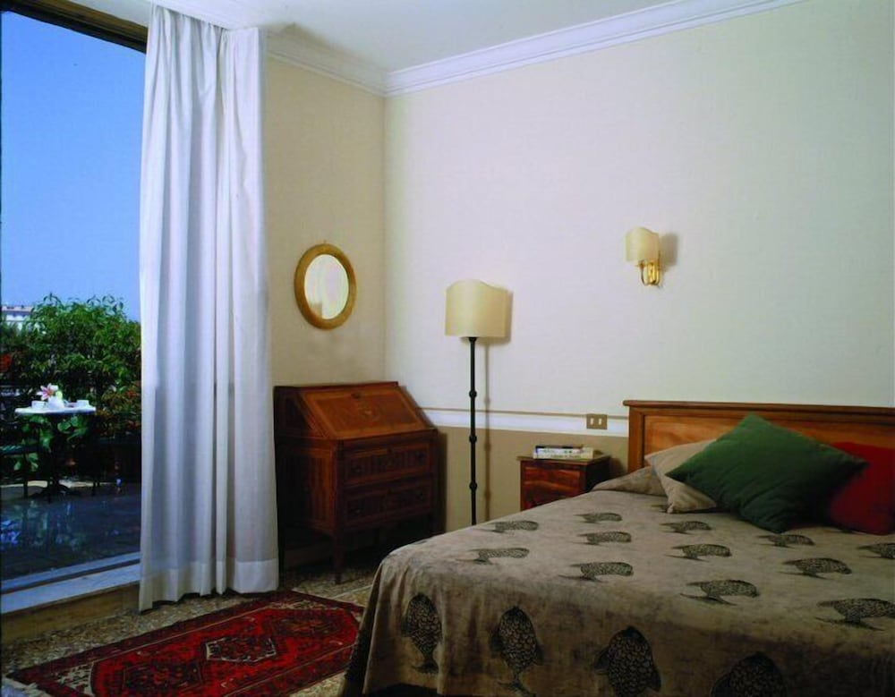 Hotel Lancelot 6/35