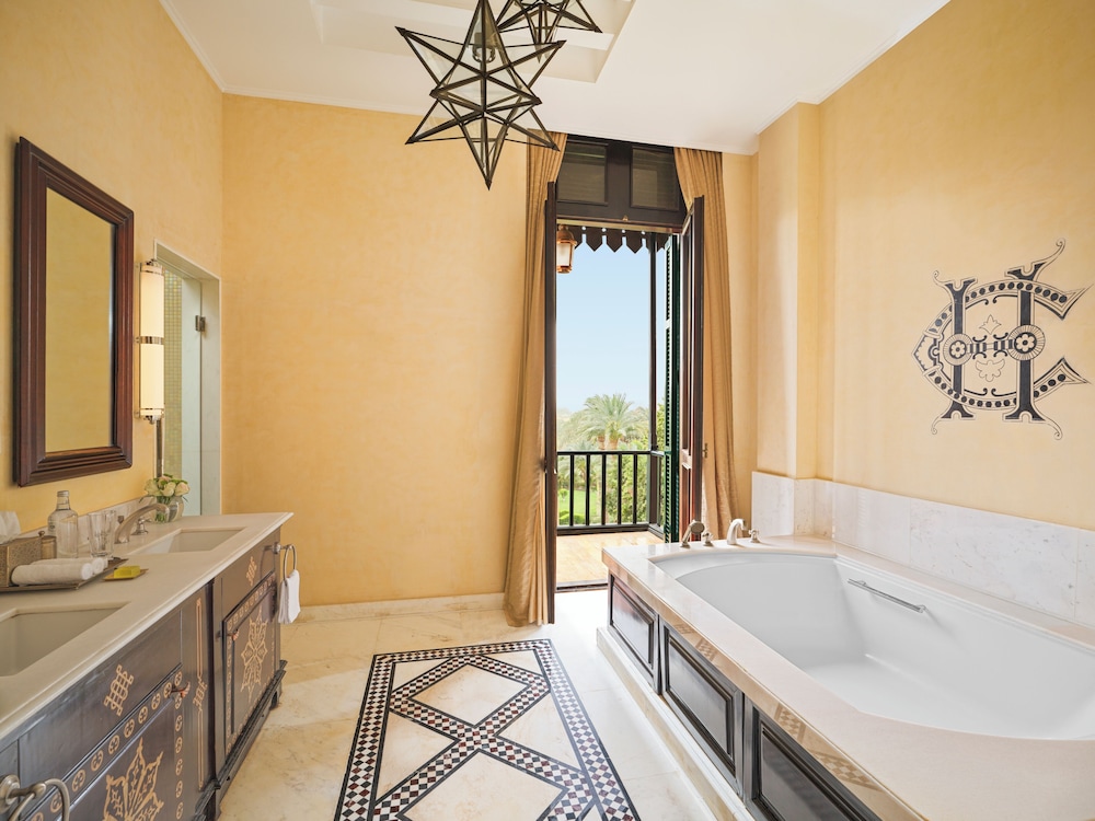 Palace, Suite, Garden View 4/4