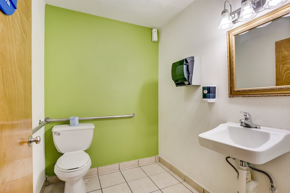 Motel6 El Paso, TX - West 28/66