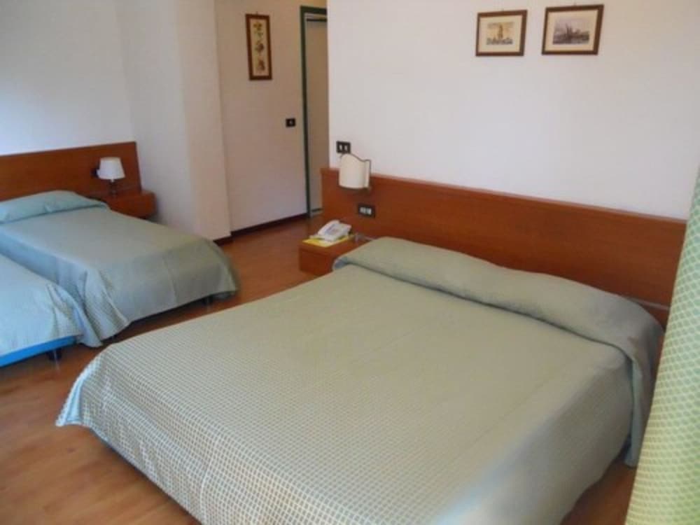 Hotel Traghetto 10/25