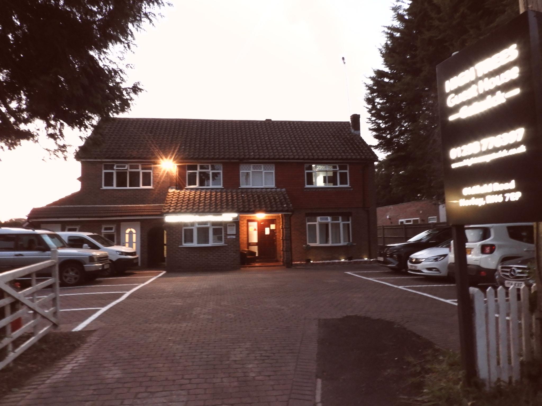 High Trees Guest House Gatwick 8/49