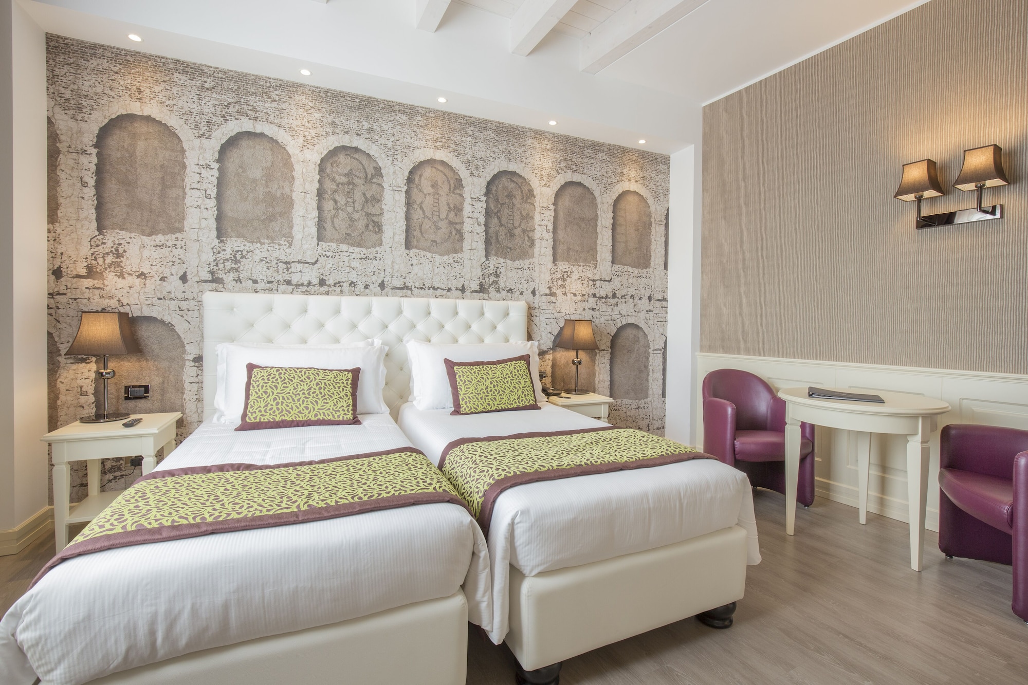 DELUXE, DOUBLE BED