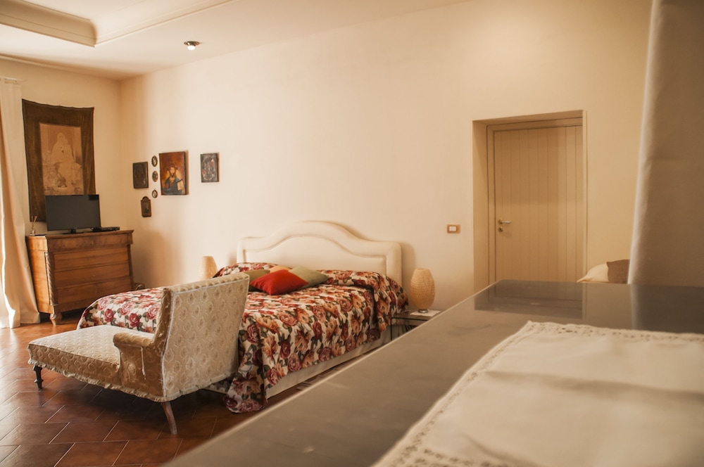 غرفة سوبيريور بسرير كينج وسرير فردي بإطلالة على الحديقة، La Villa 7/9
