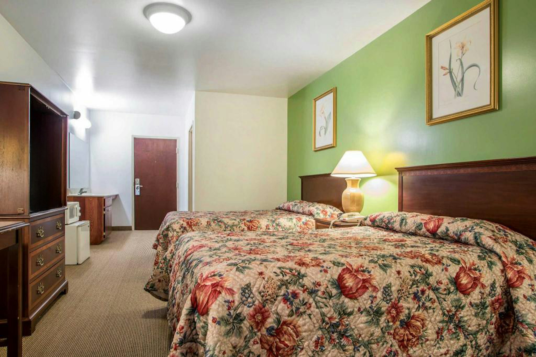 Passport Inn Paradise PA 2/6