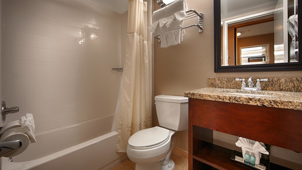 Best Western Los Alamitos Inn & Suites 15/38