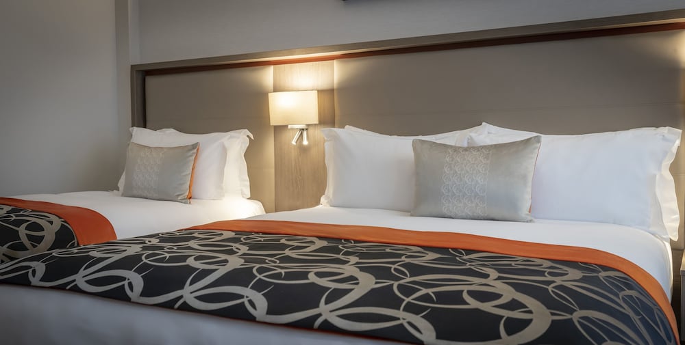 Clayton Hotel 10/64