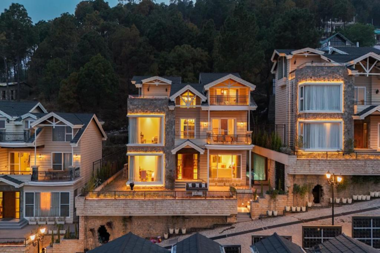 ELIVAAS Prive The Royce Lilly Luxe 4 BHK Hilltop Villa with Jacuzzi
