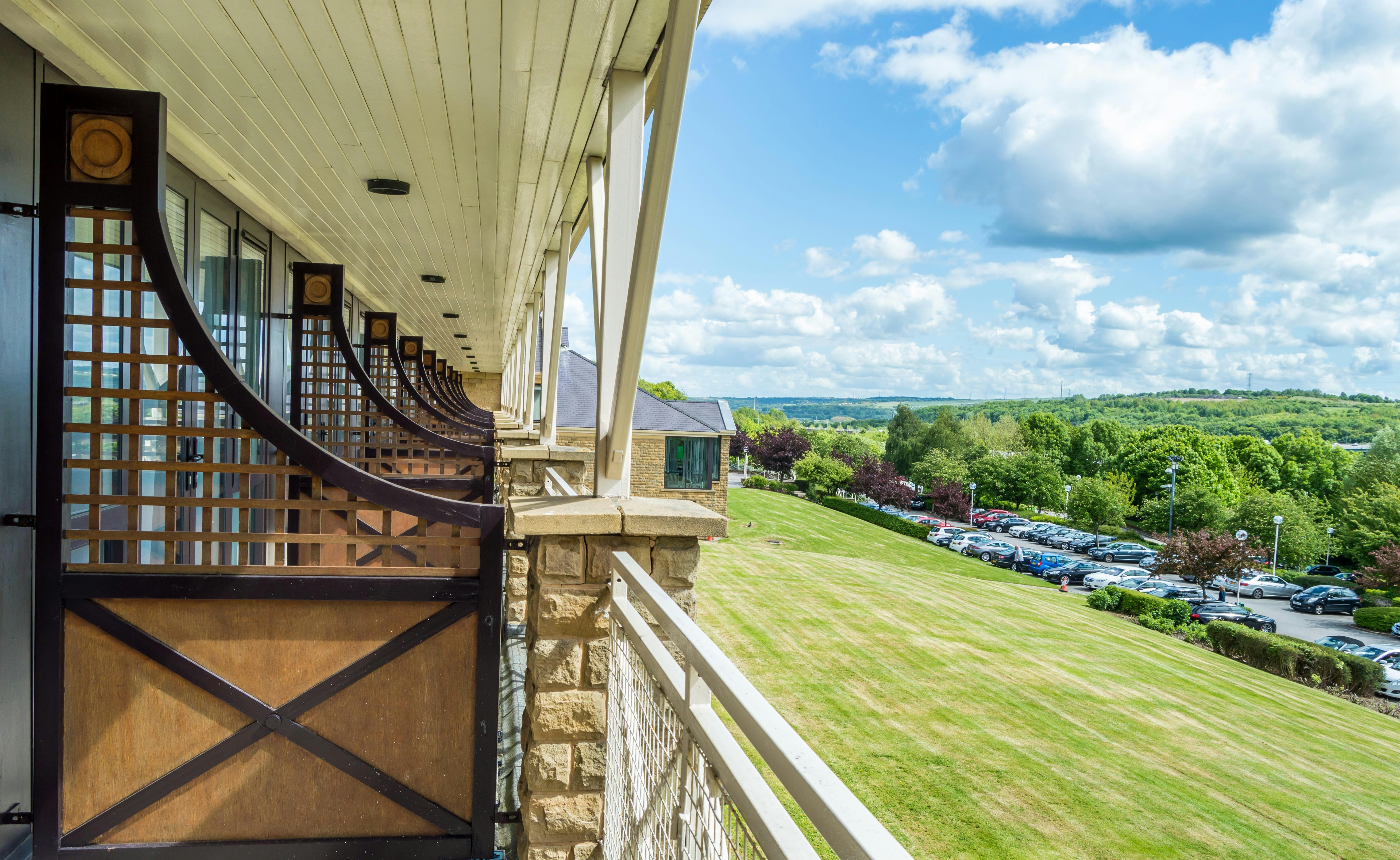 HOLIDAY INN LEEDS BRIGHOUSE 43/50