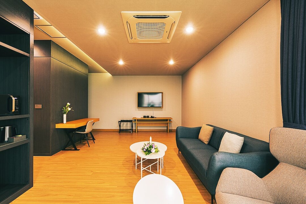 Kwangsu Hotel 40/52