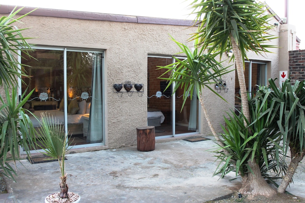 Potties Guest House 2/35