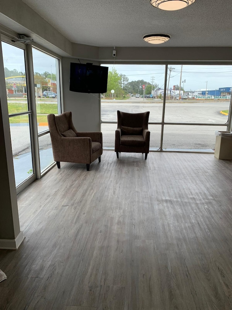 Econo Lodge Cherry Point 35/43