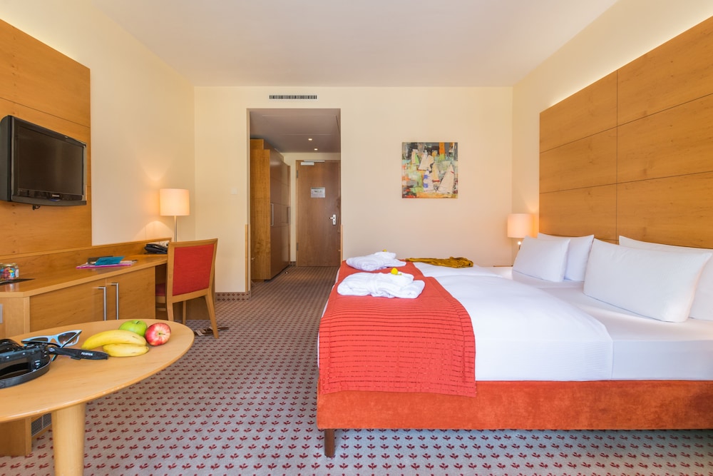 Park-Hotel Hübner 10/64