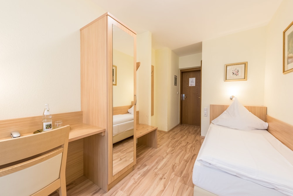 Windsor Hotel 13/49