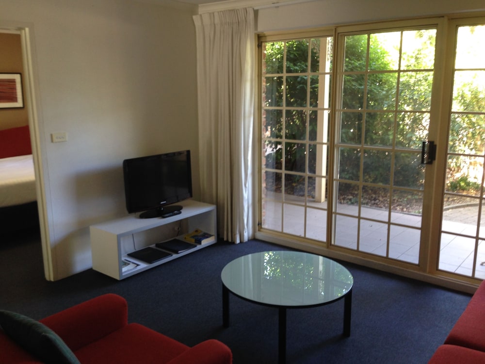 Adina Serviced Apartments Canberra Kingston 38/62